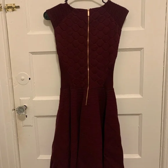 Burgundy Ted Baker textured fabric fall wedding - Picture 7 of 7
